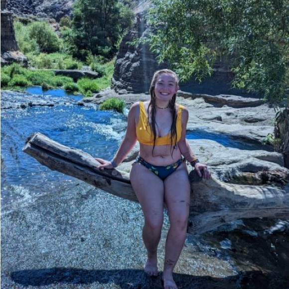 Meet your Posher, Haylee - Picture 2 of 2